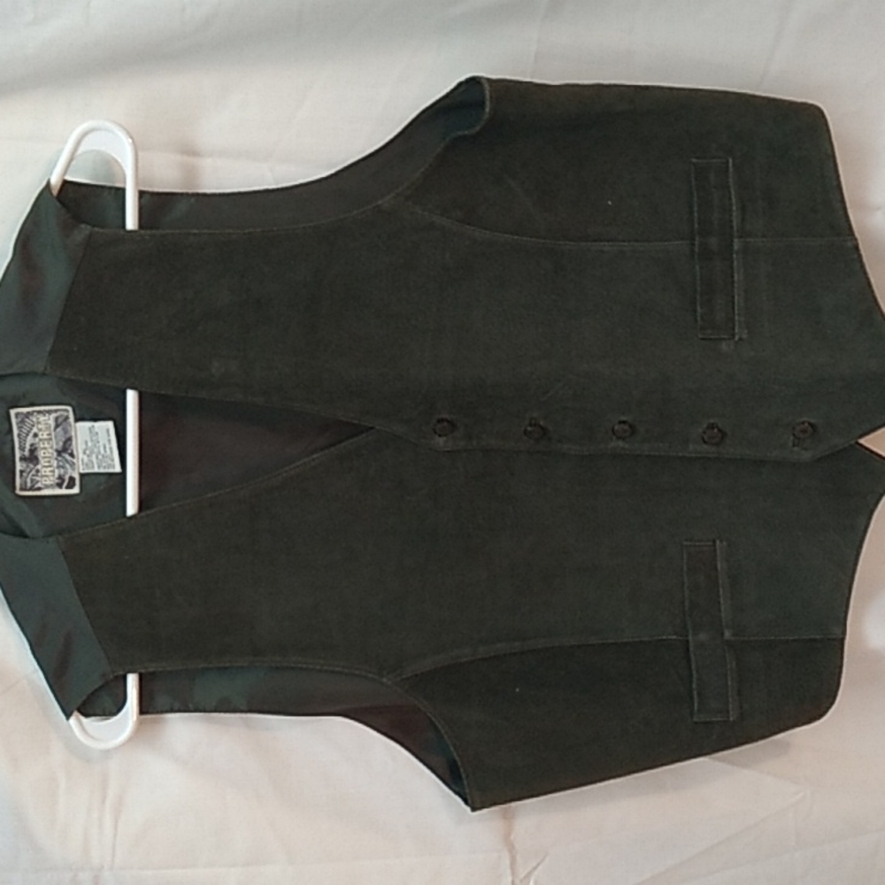Men's XL leather vest Property